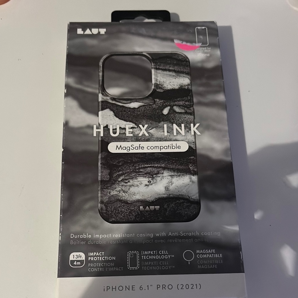 HUEX INK Black iPhone 6.1" Pro Case